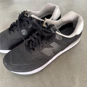 New Balance 547 Men’s Black and White Casual Sneakers